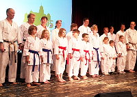 SKDM Karate-Gruppe auf der Bühne