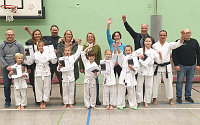 Gruppenfoto: Kyu-Prüfungen Kinder, Karate-Dojo Montabaur, November 2022