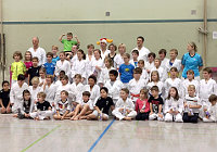 Foto: Teinehmer des Kinder-Karate-Adventstrainings 2016 in Montabaur