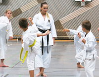Foto: Kindertrainingseinheit, Karate-Lehrgang mit Weltmeisterin Sophie Wachter in Montabaur, 03. Oktober 2020