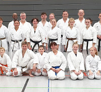 Gruppenfoto: Karate-Lehrgang mit Weltmeisterin Sophie Wachter in Montabaur, 08. Oktober 2022