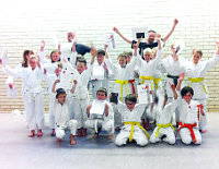 Gruppenfoto: Kinder-Kyu- und Zwischen-Prüfungen, Karate-Dojo Montabaur, Juli 2016